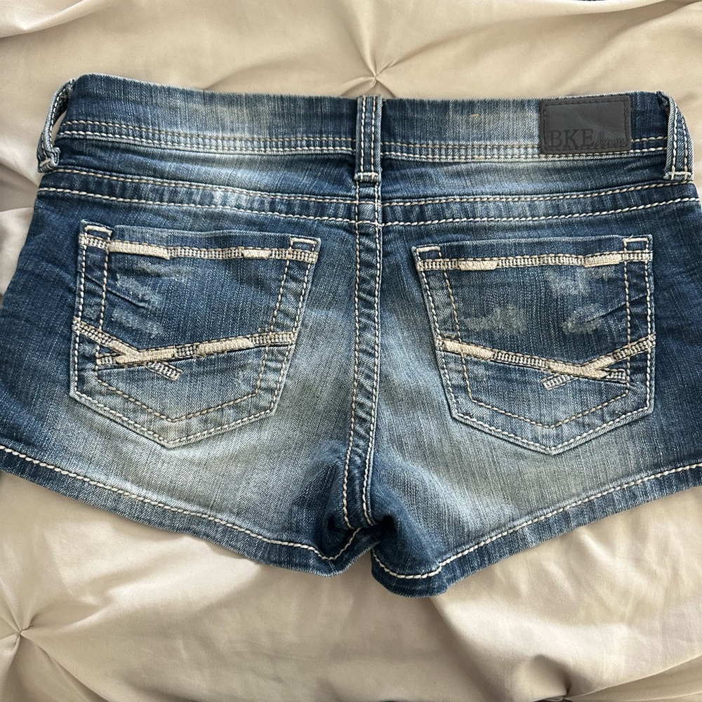 BKE Women's Medium Blue Denim Jean Shorts with Embroidered Back Pockets